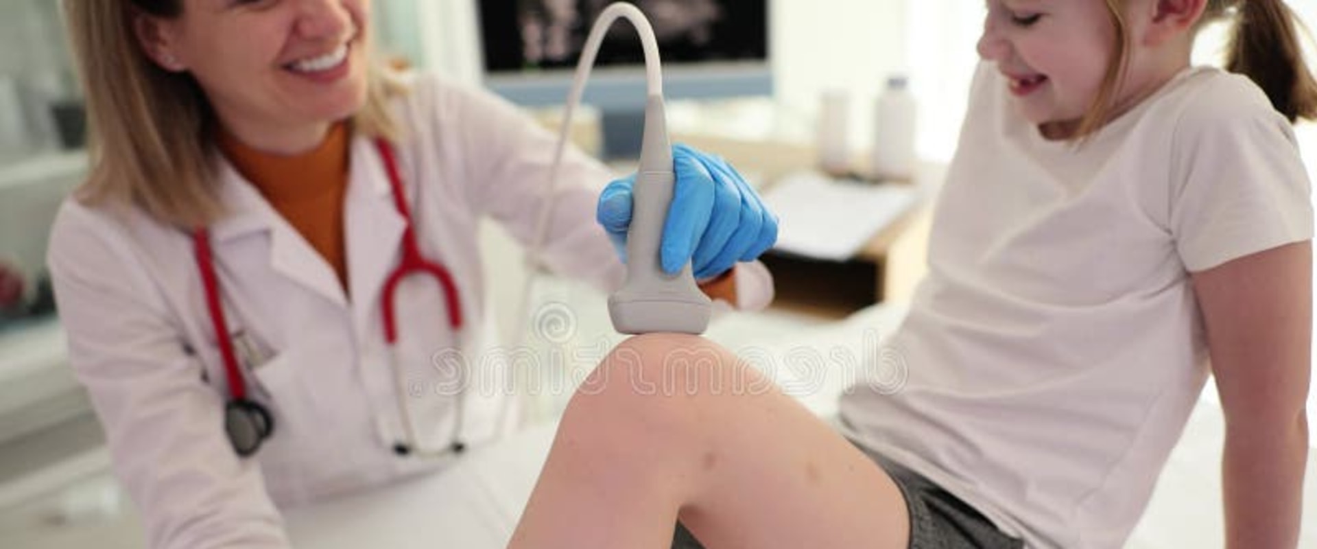 How is knee pain diagnosed in children?